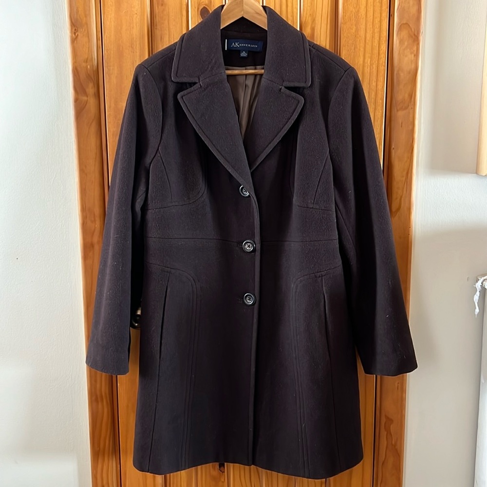 Vintage Anne Klein chocolate brown women’s wool pea coat. Size XL!